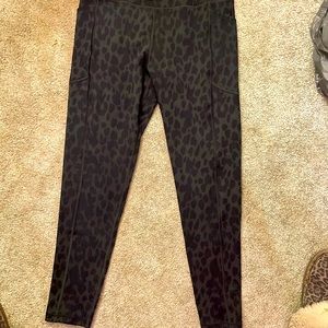Victoria’s Secret leggings black leopard print size 10